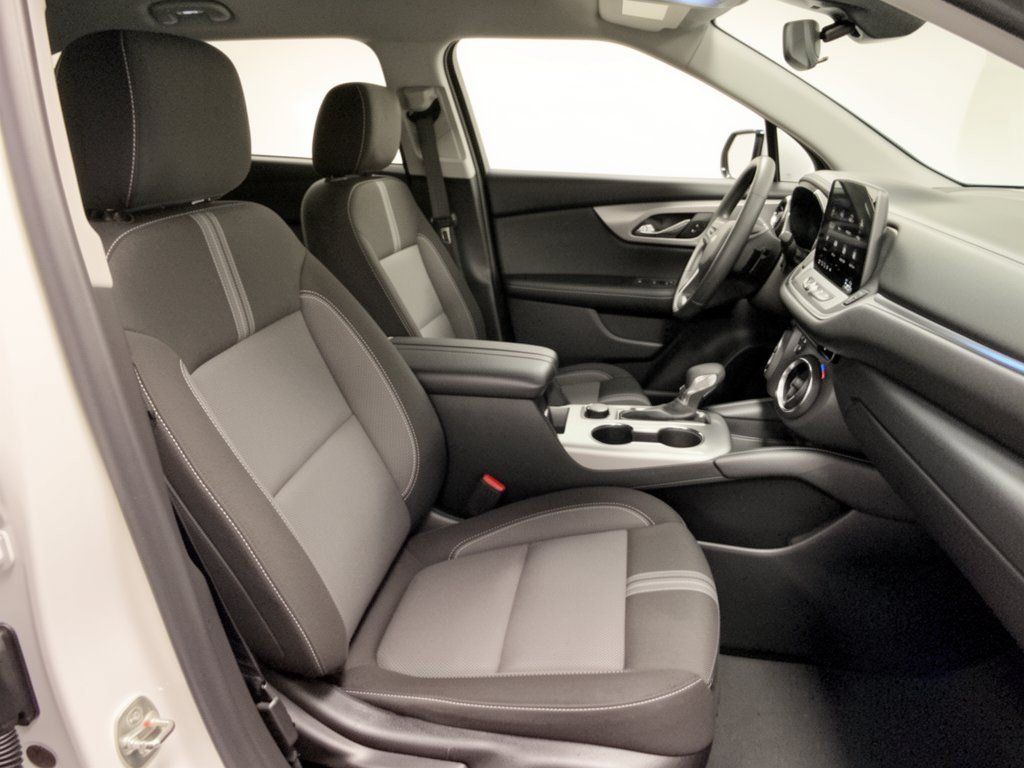 Used 2025 Chevrolet Blazer LT FWD image 30