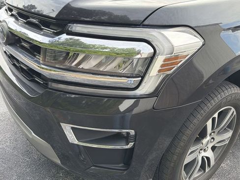 Used 2024 Ford Expedition Max Limited RWD image 3