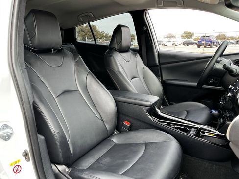 Used 2022 Toyota Prius XLE image 24