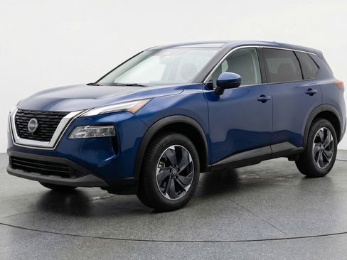 Used 2025 Nissan Rogue SV image 3