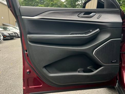 Used 2022 Jeep Grand Cherokee Limited image 11