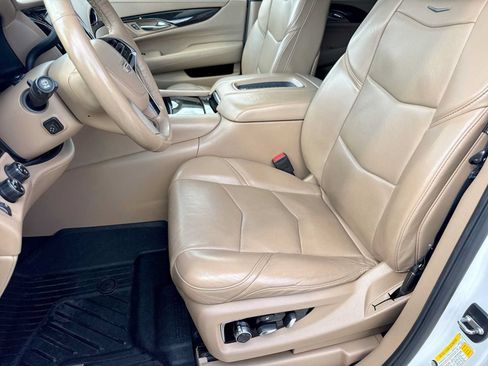 Used 2018 Cadillac Escalade ESV Platinum AWD/4WD image 15