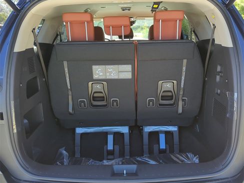 New 2026 Kia Carnival EX image 10