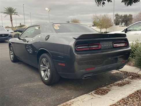 Used 2018 Dodge Challenger SXT image 3