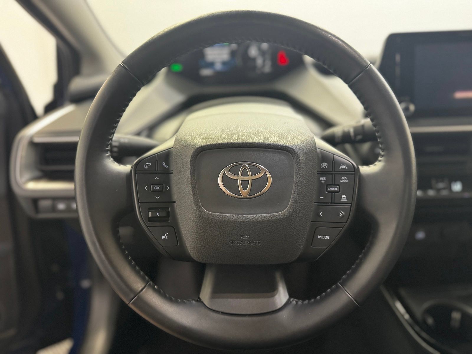 Used 2024 Toyota Prius LE FWD image 18
