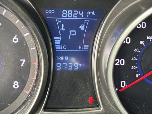 Used 2016 Hyundai Veloster FWD image 32