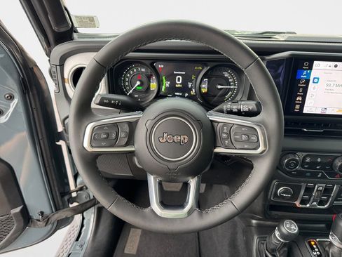 Used 2025 Jeep Wrangler Unlimited Sahara AWD/4WD image 11