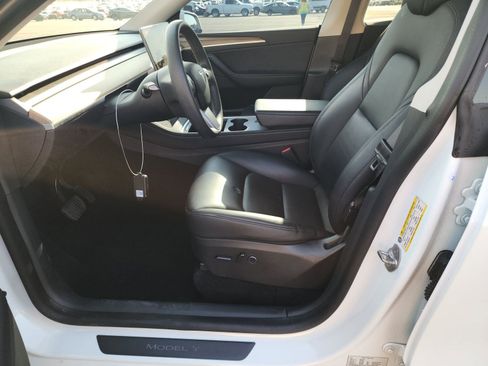 Used 2022 Tesla Model Y Long Range image 14