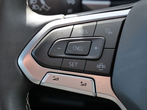 Certified 2023 Volkswagen Atlas Cross Sport SE image 33