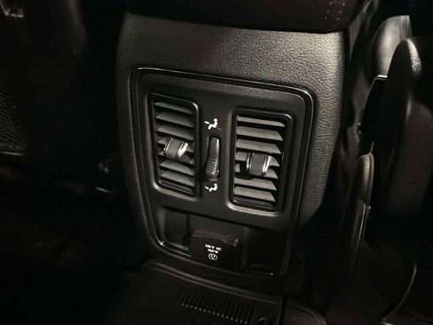 Used 2021 Jeep Grand Cherokee Altitude AWD/4WD image 16