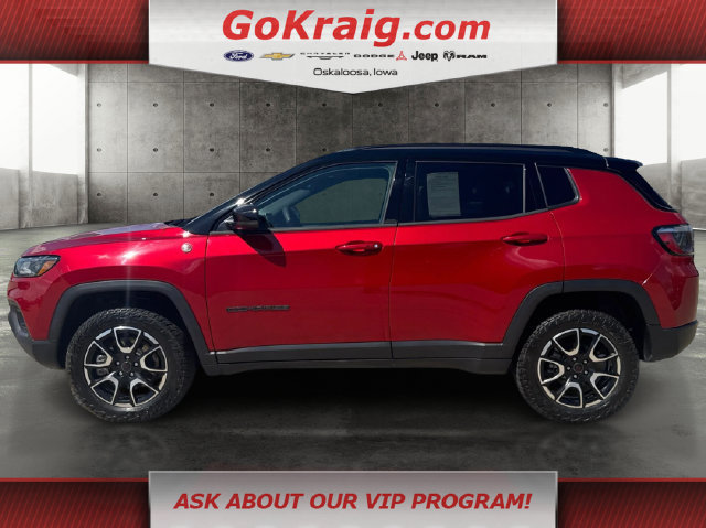 Used 2025 Jeep Compass Trailhawk w/ Trailer Tow Group AWD/4WD image 8