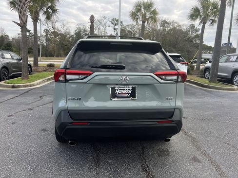 Used 2021 Toyota RAV4 XLE w/ Convenience Package image 9