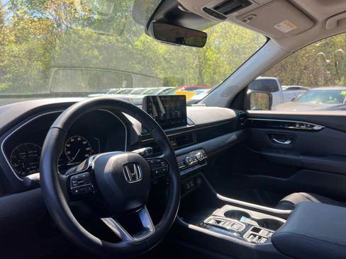 Used 2023 Honda Pilot Touring image 15