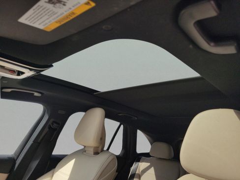 Certified 2025 Mercedes-Benz GLC 300 image 28