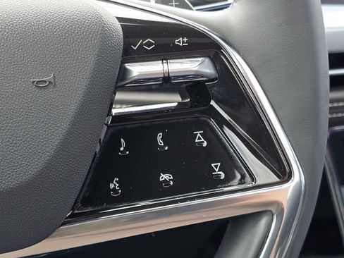 Used 2025 Cadillac Escalade ESV Sport w/ Touring Package image 19