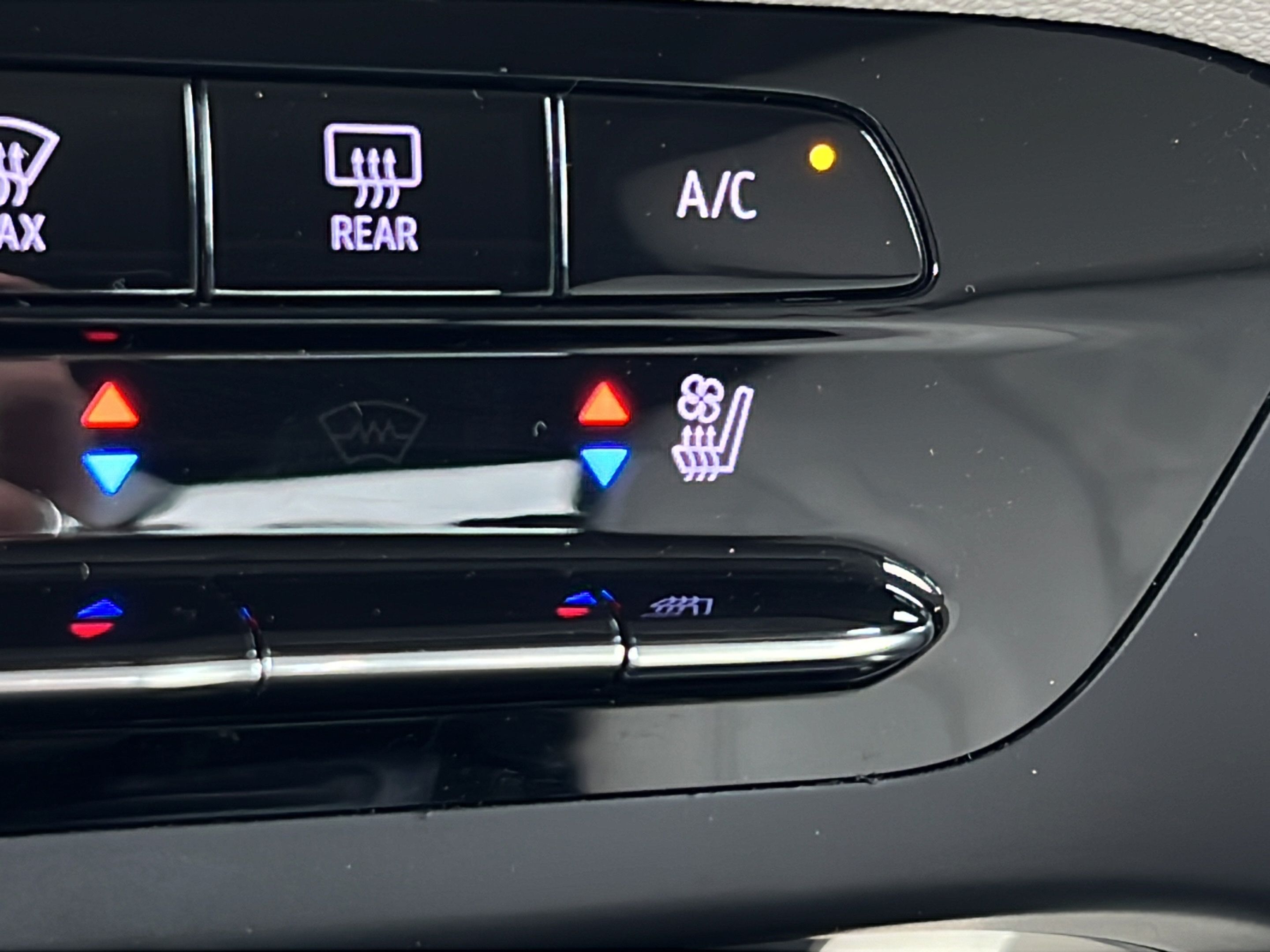 Used 2021 Buick Envision Avenir AWD/4WD image 19