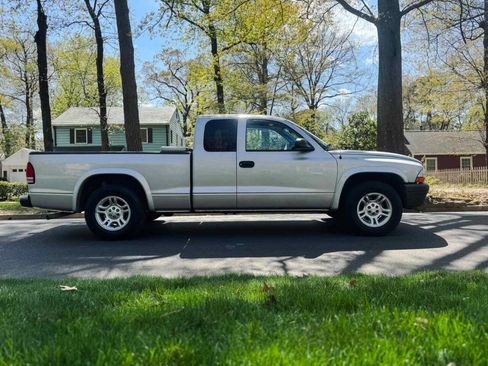 Used 2004 Dodge Dakota 2WD Club Cab w/ Tire & Handling Group image 5