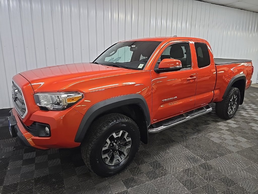 Used 2017 Toyota Tacoma TRD Off-Road w/ Tow Package AWD/4WD image 8