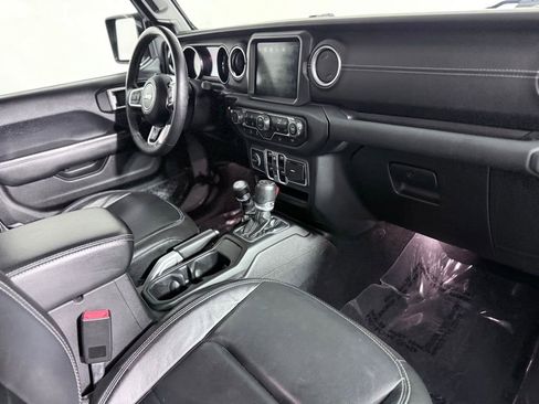 Used 2018 Jeep Wrangler Unlimited Sahara AWD/4WD image 22