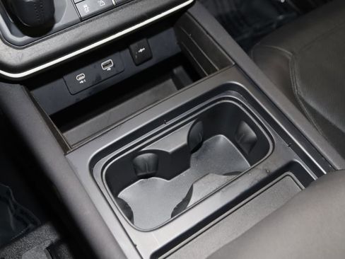 Used 2023 Land Rover Defender 110 SE image 34