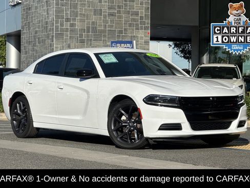 Used 2022 Dodge Charger SXT w/ Blacktop Package image 2