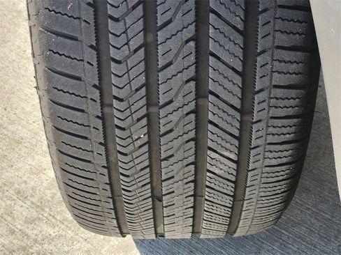 Used 2024 Volkswagen Atlas SEL Premium R-Line image 11