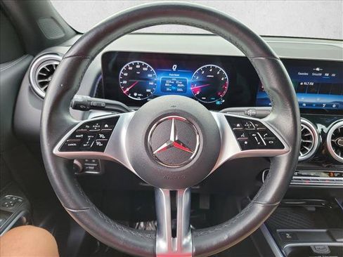 Used 2025 Mercedes-Benz GLB 250 image 19