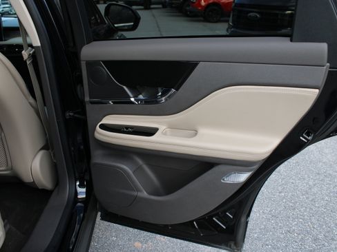 Used 2023 Lincoln Corsair Standard image 14