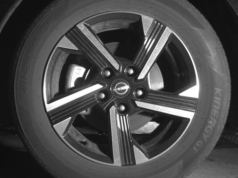 Used 2025 Nissan Sentra SV FWD image 9