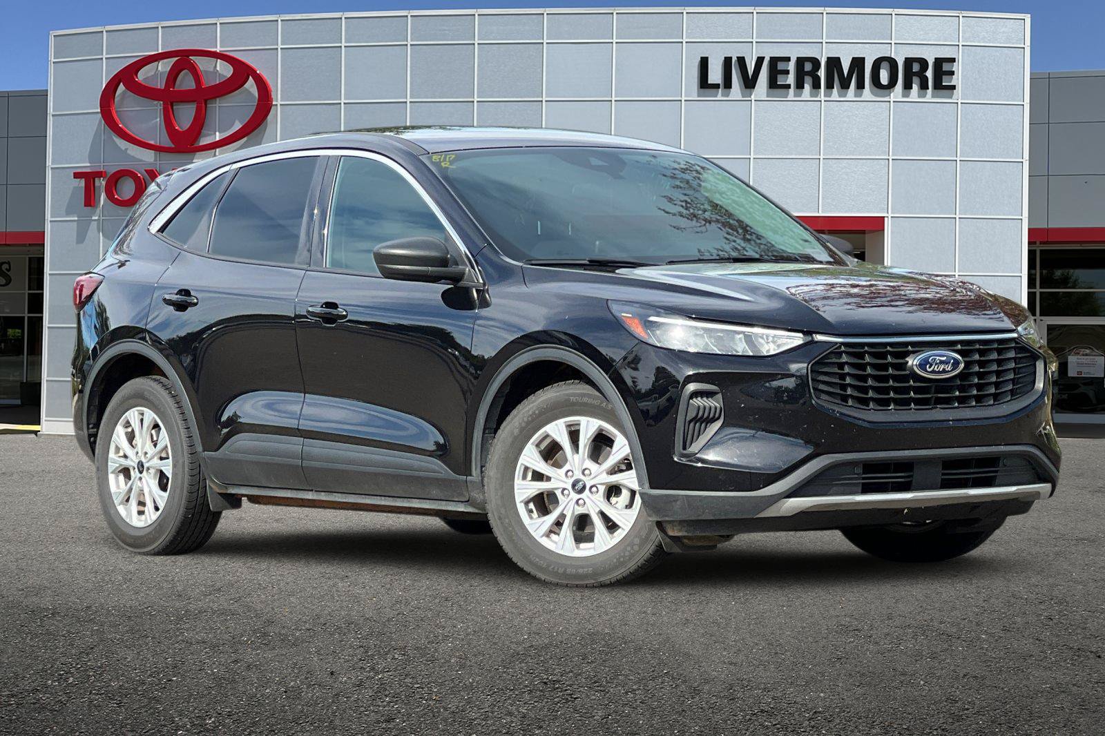 Used 2024 Ford Escape Active FWD image 2