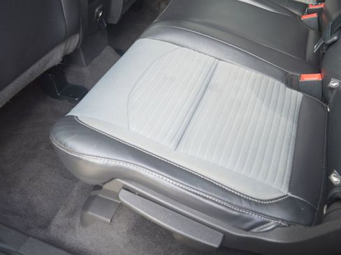 Used 2019 Ford Escape SE FWD image 14