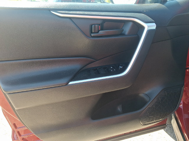 Used 2025 Toyota RAV4 LE AWD/4WD image 12