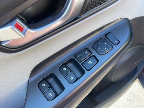Used 2022 Hyundai Kona Limited FWD image 14