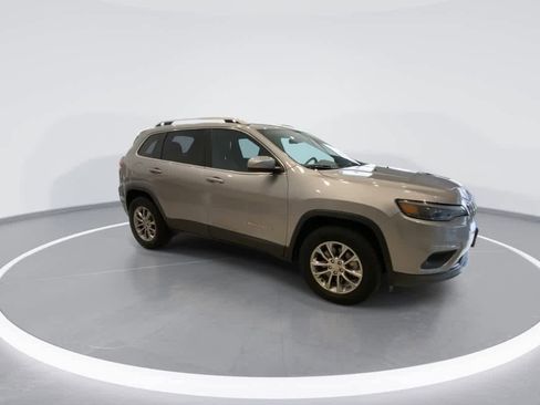 Used 2019 Jeep Cherokee Latitude Plus image 2