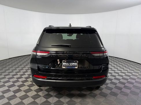 Certified 2023 Jeep Grand Cherokee Altitude AWD/4WD image 8