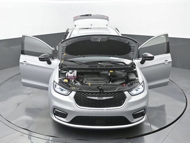 Used 2026 Chrysler Pacifica Limited FWD image 35