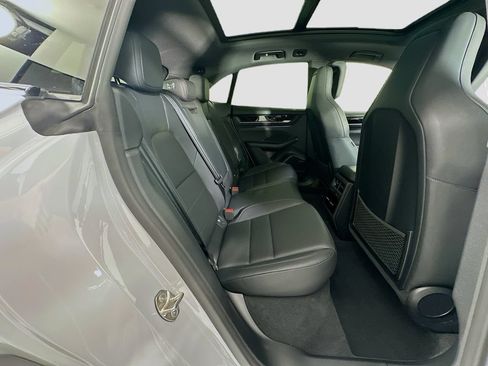 Certified 2025 Porsche Macan Electric RWD image 29