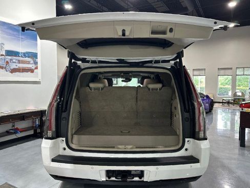 Used 2016 Cadillac Escalade Luxury AWD/4WD image 36