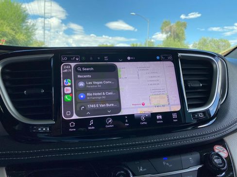 Used 2024 Chrysler Pacifica Limited FWD image 68