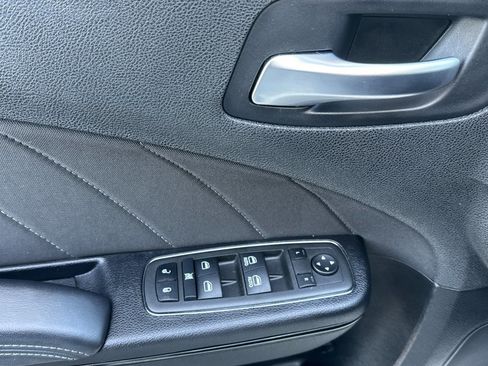Used 2022 Dodge Charger SXT w/ Blacktop Package image 11