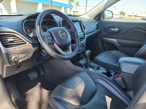 Used 2019 Jeep Cherokee Limited FWD image 9
