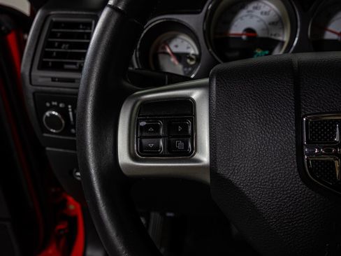 Used 2014 Dodge Challenger SXT image 26