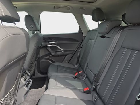 Used 2025 Audi Q5 Premium w/ Convenience Package AWD/4WD image 17