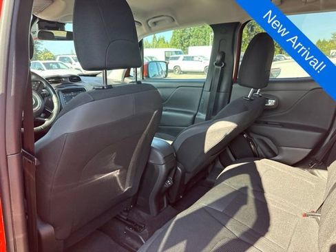 Used 2019 Jeep Renegade Altitude w/ Quick Order Package 2XM AWD/4WD image 11