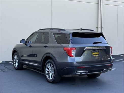Used 2020 Ford Explorer XLT w/ Equipment Group 202A AWD/4WD image 4