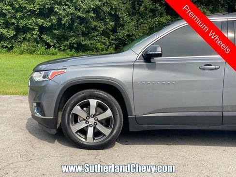 Used 2020 Chevrolet Traverse LT w/ LT Premium Package FWD image 10