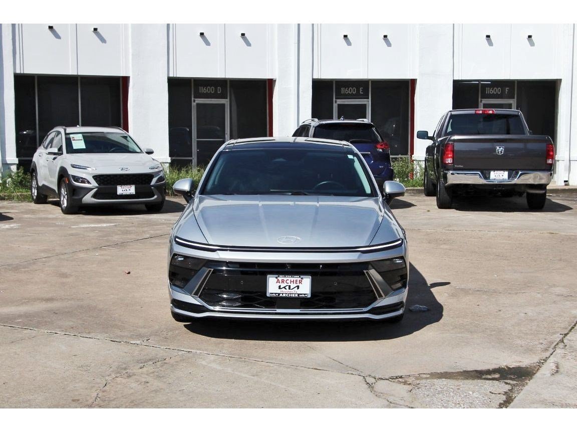 Used 2024 Hyundai Sonata Limited FWD image 2