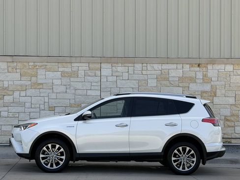 Used 2018 Toyota RAV4 Limited w/ Advanced Technology Package AWD/4WD image 3