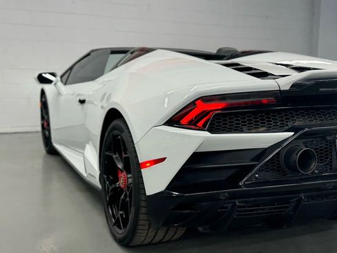 Used 2020 Lamborghini Huracan EVO image 16