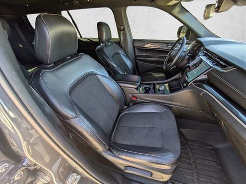 Used 2021 Jeep Grand Cherokee L Laredo image 25